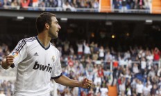 开云体育视频直播-绝境中的王冠，本泽马高光铸就皇马德比史诗逆转