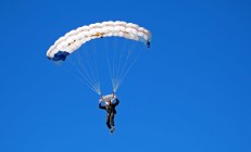 开云体育直播-F1新赛季揭幕战焦点战，老鹰一波带走步行者，速度与策略的双重奏