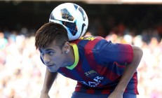 开云体育中国-杜兰特冠军级表现定乾坤，黄蜂群起冲垮步行者防线