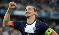 开云体育登录-赛道与球场，速度与高度的双重奏