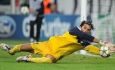 开云体育app-字母哥完美统治赛场，凯尔特人强势击溃上海队展现冠军底蕴