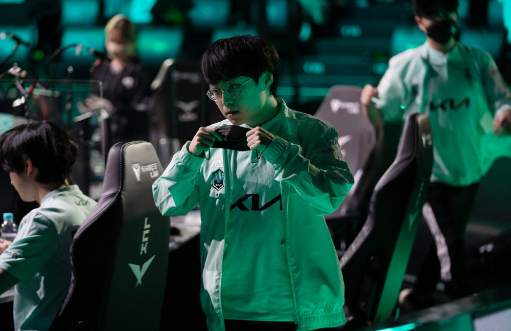 CLG爆冷GEN，Keria爆发神勇