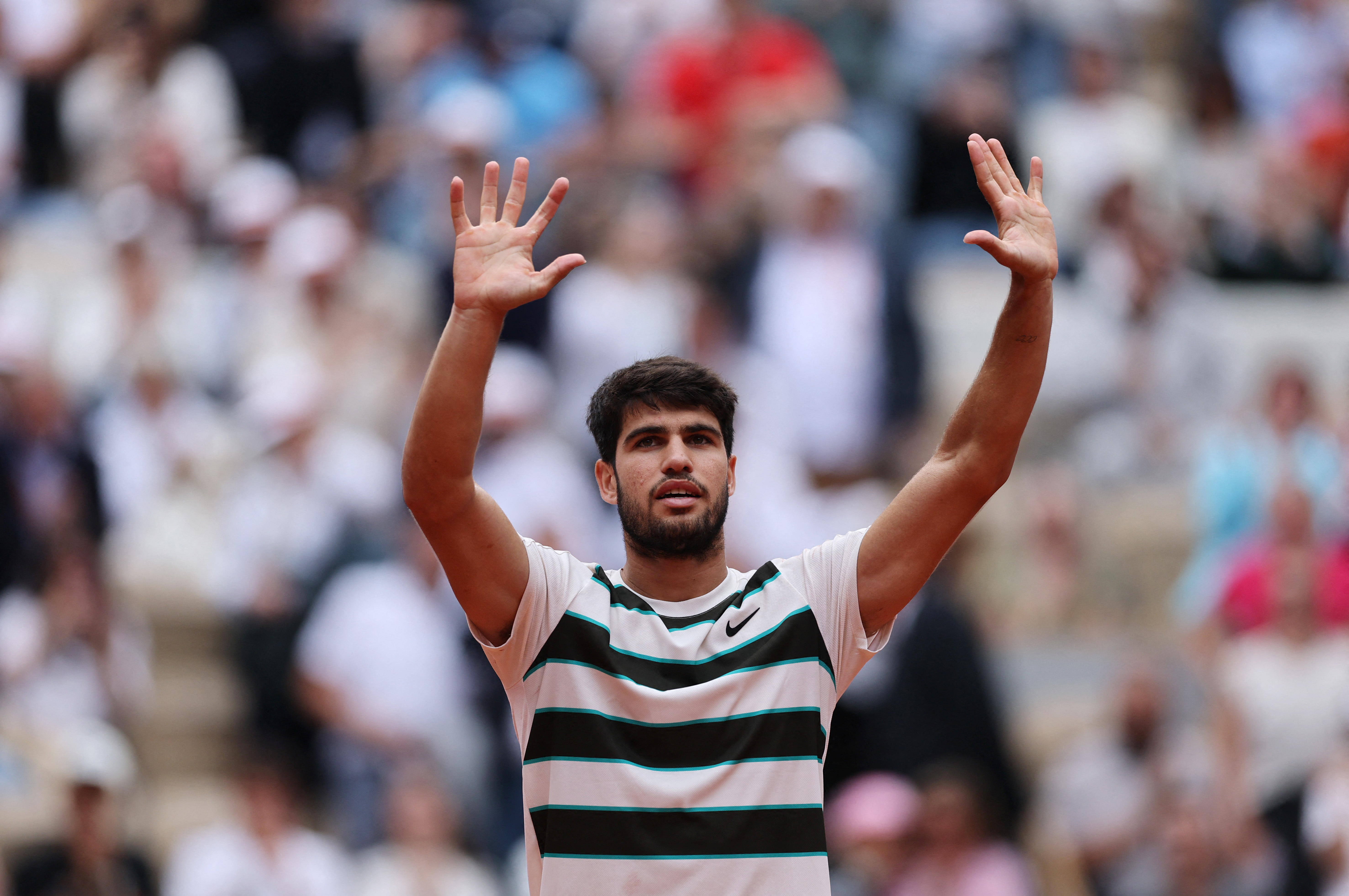 英国网球队鏖战法国网球队,阿尔卡拉斯绝境逆转 英国网球队鏖战法国网球队,阿尔卡拉斯绝境逆转