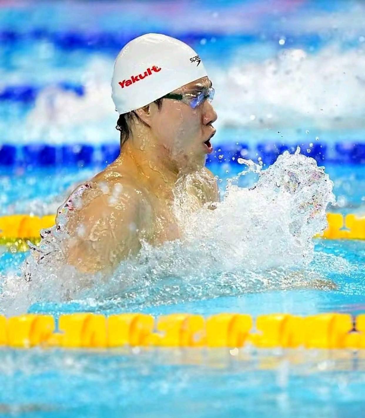 游泳银牌夺得，泳坛新星崭露头角的简单介绍