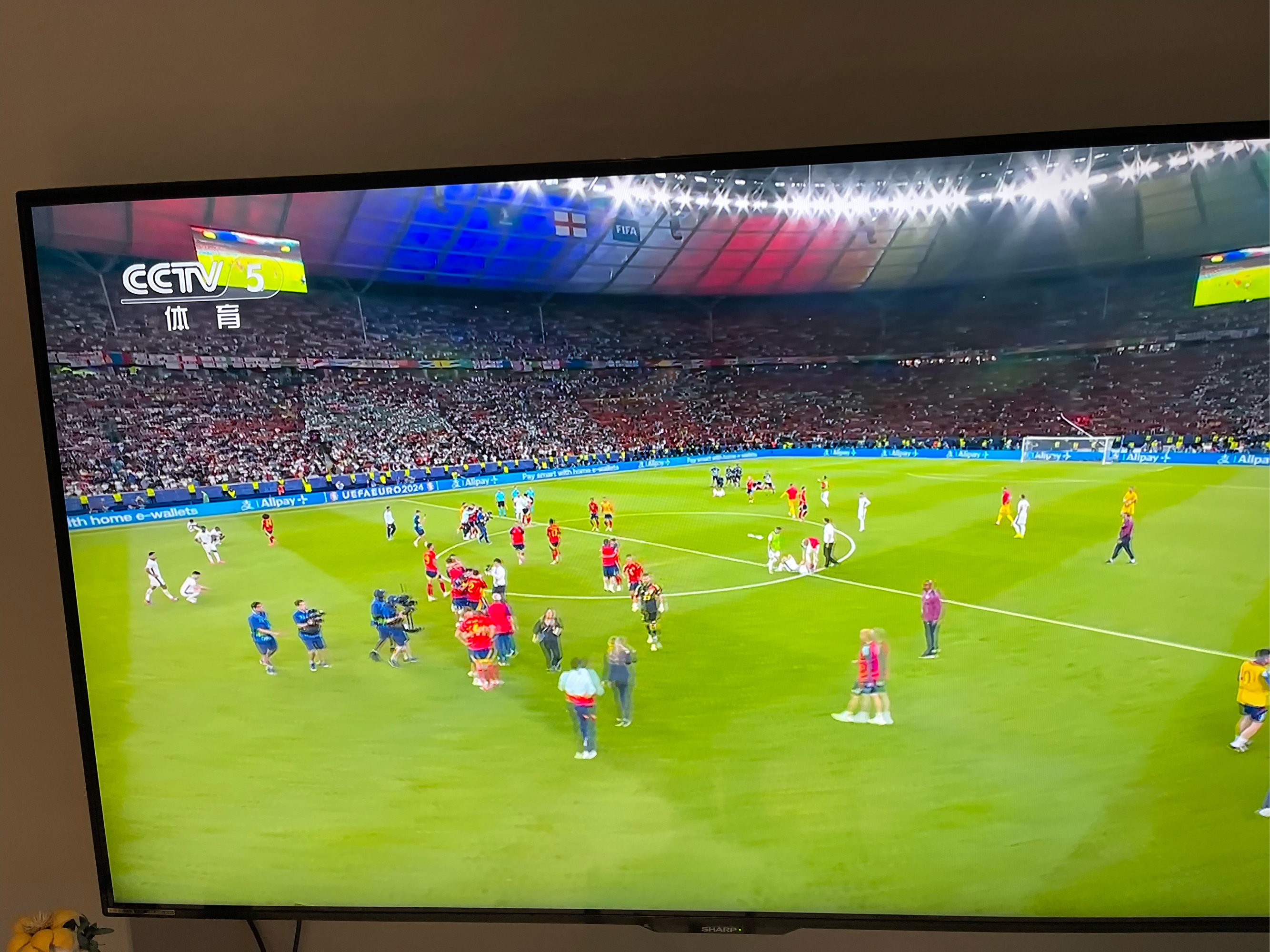 欧洲杯竞赛花絮频出,选手才艺尽显耀眼七色 欧洲杯竞赛花絮频出,选手才艺尽显耀眼七色