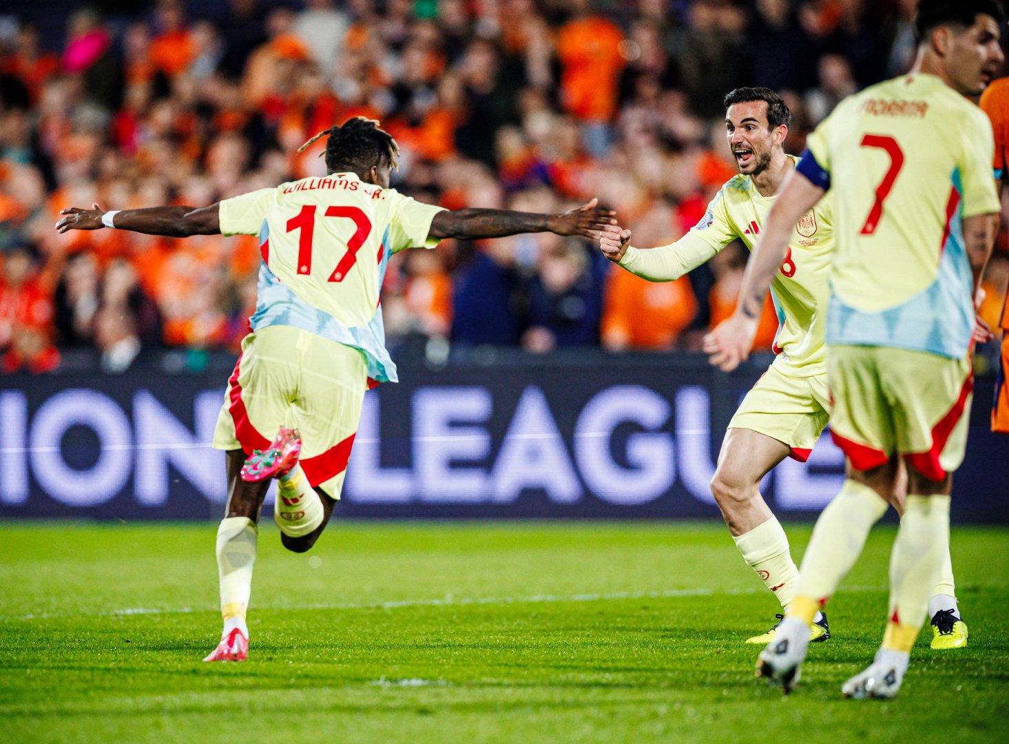 欧洲精彩足球赛：荷兰队取得关键胜利的简单介绍