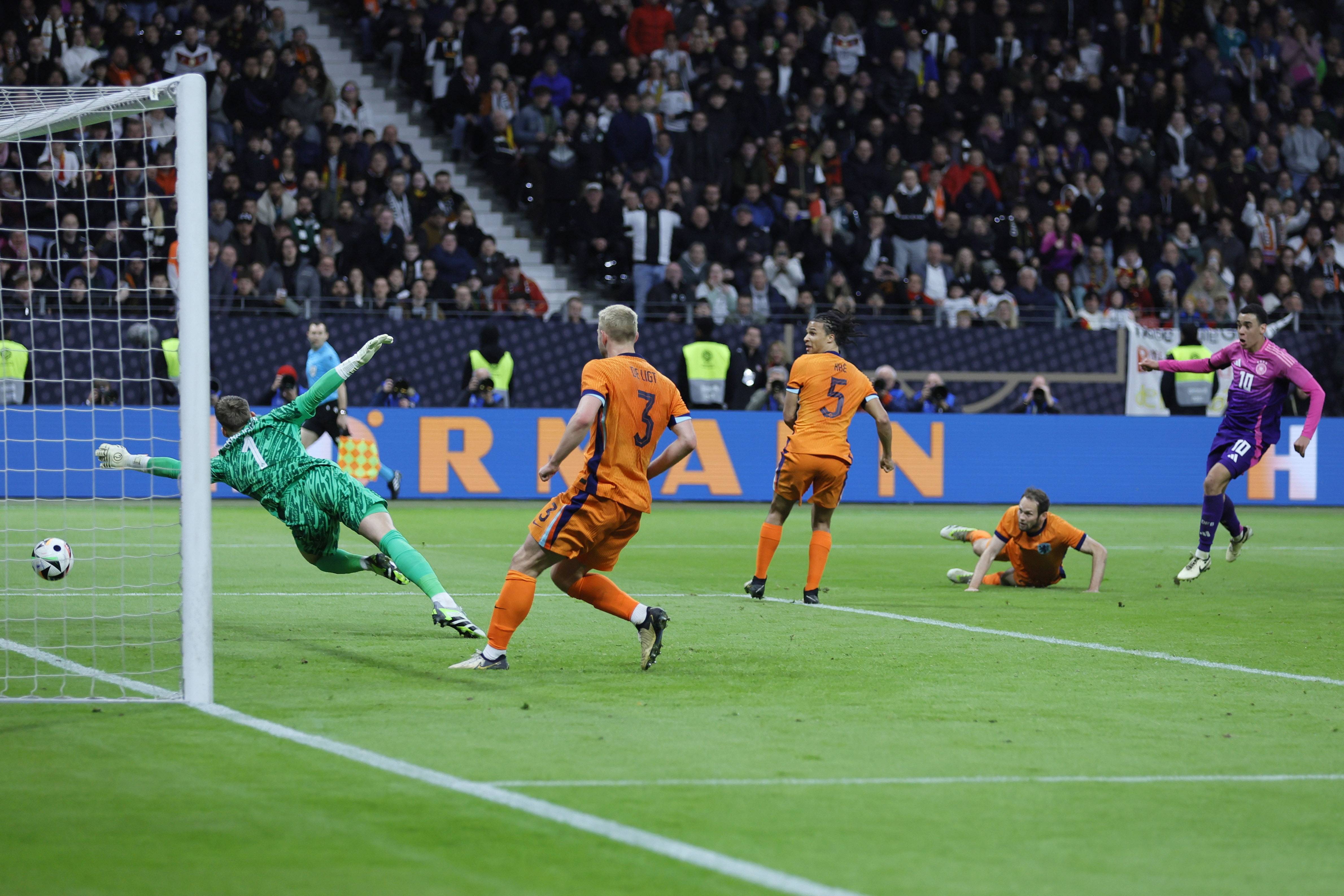 欧洲精彩足球赛：荷兰队取得关键胜利的简单介绍