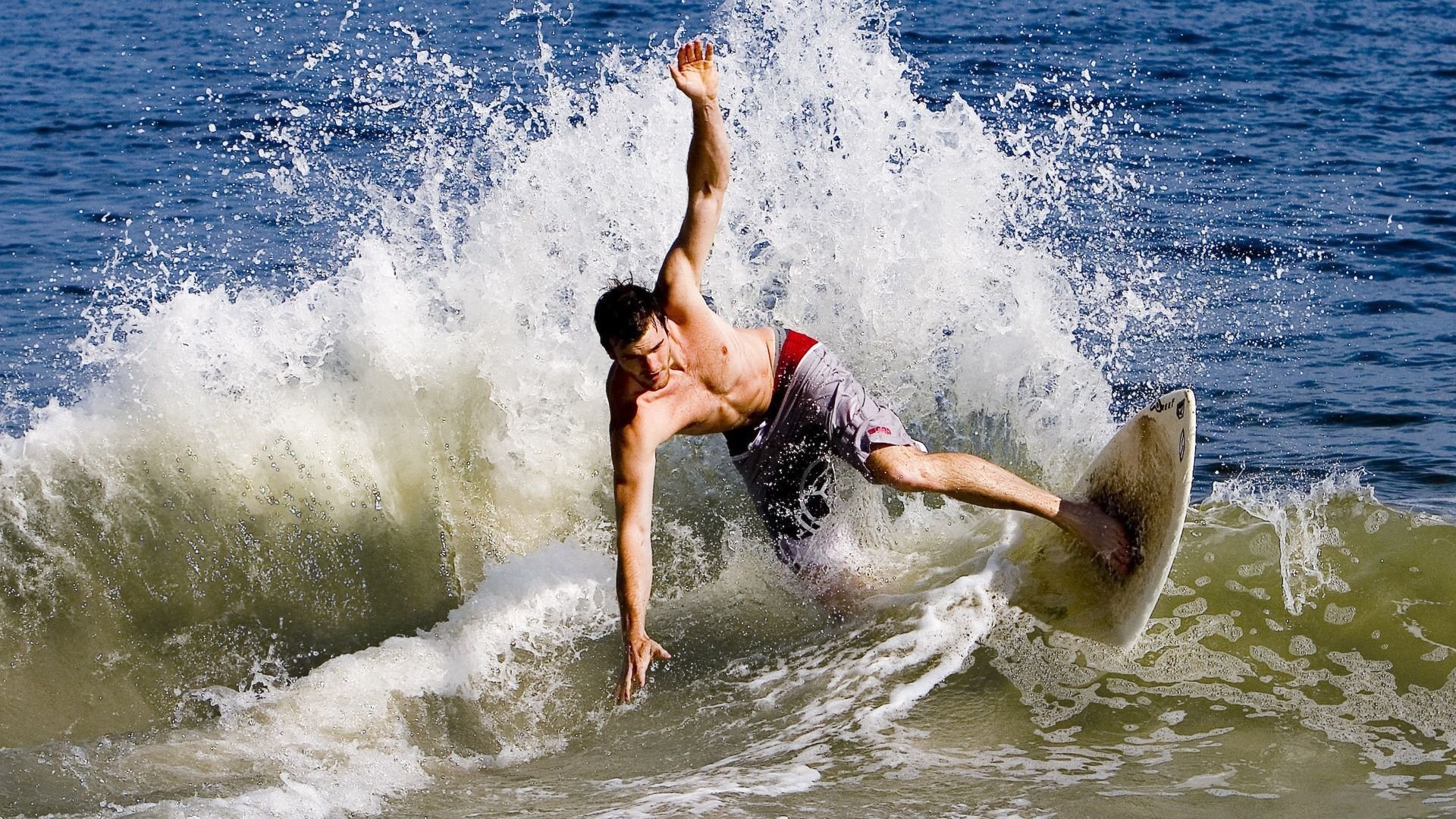 巴尔韦德关键回合不手软，哥斯达黎加鏖战西班牙展现足球的纯粹魅力