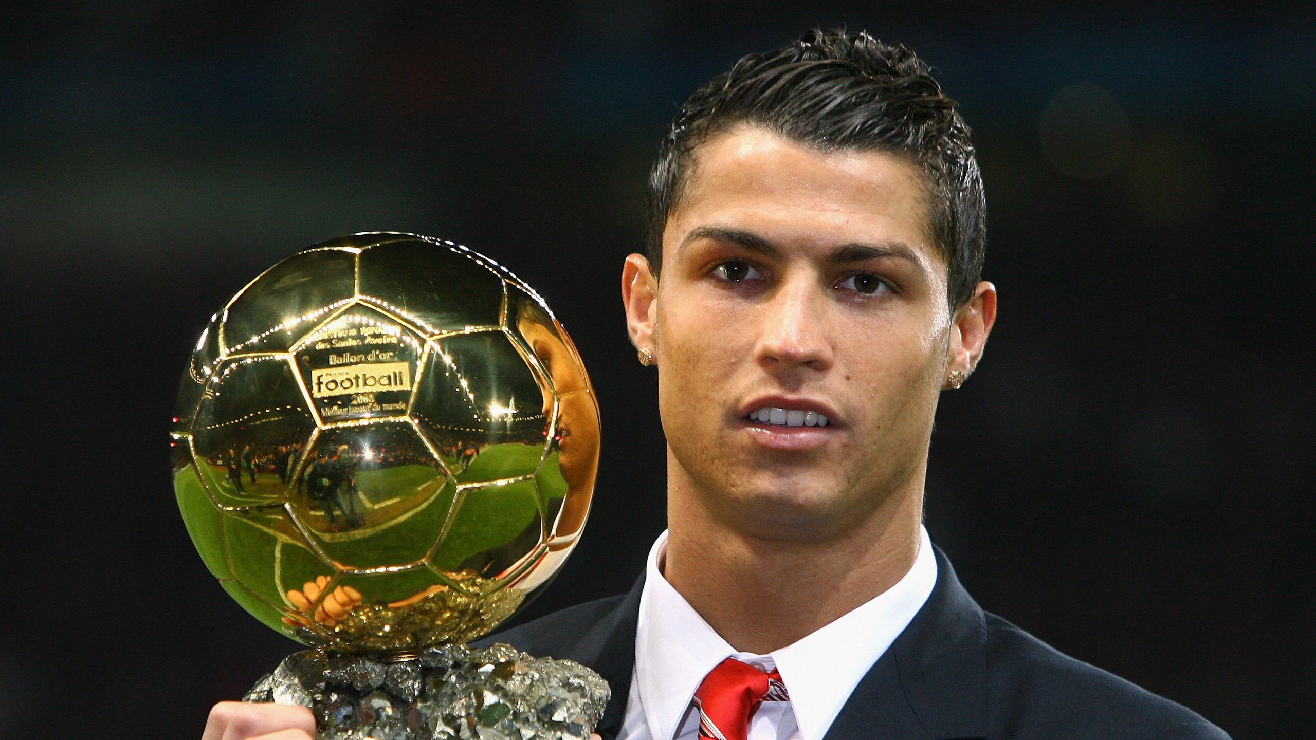 勒沃库森防守锁死曼联,托尼在欧冠淘汰赛接管比赛