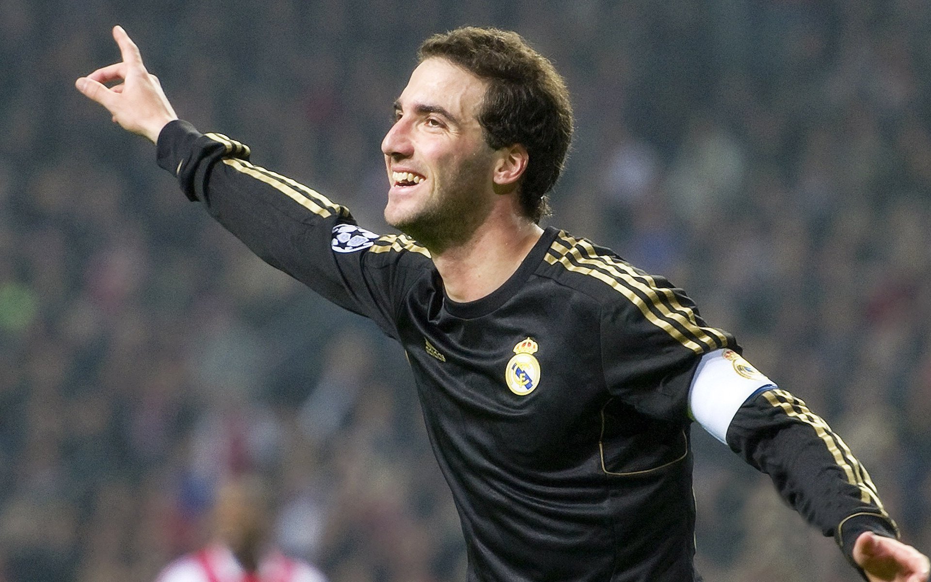 绝境中的主宰者,萨内西决生死战封神,波兰最后时刻绝杀利物浦的启示