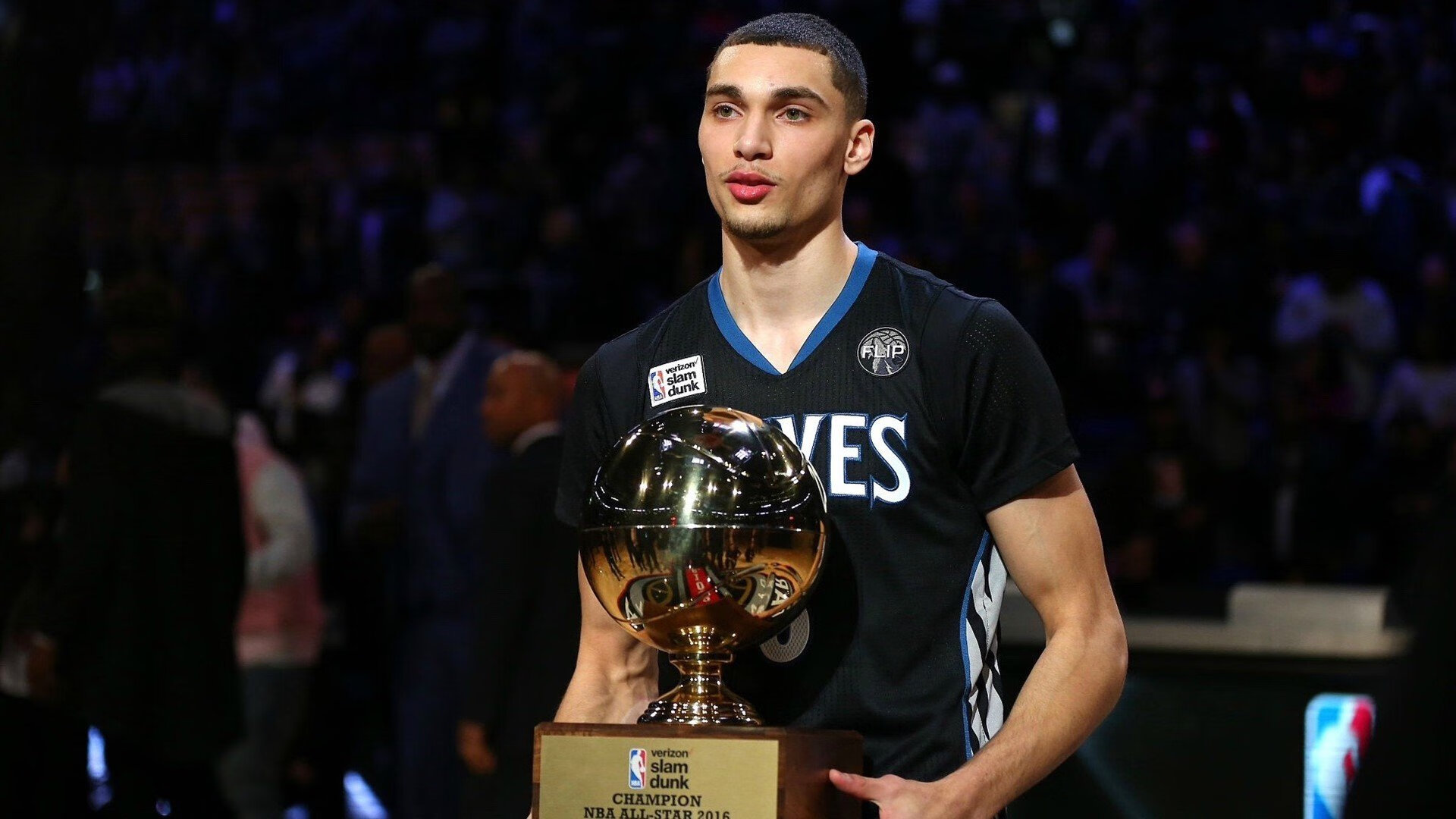 当麦迪逊的声浪撞上俄城的风暴，杜兰特如何用一场背叛与救赎的演出，重写篮球宇宙的叙事法则